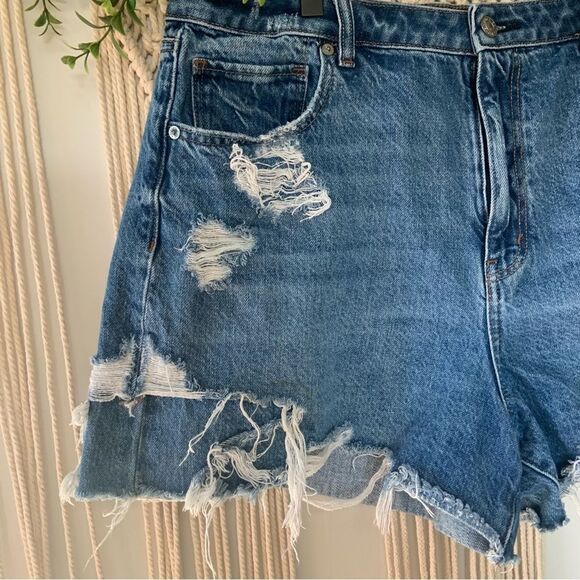 AMERICAN EAGLE Distressed Raw Hem Mom Jean 100% Cotton Denim Shorts 18 - Picture 4 of 13